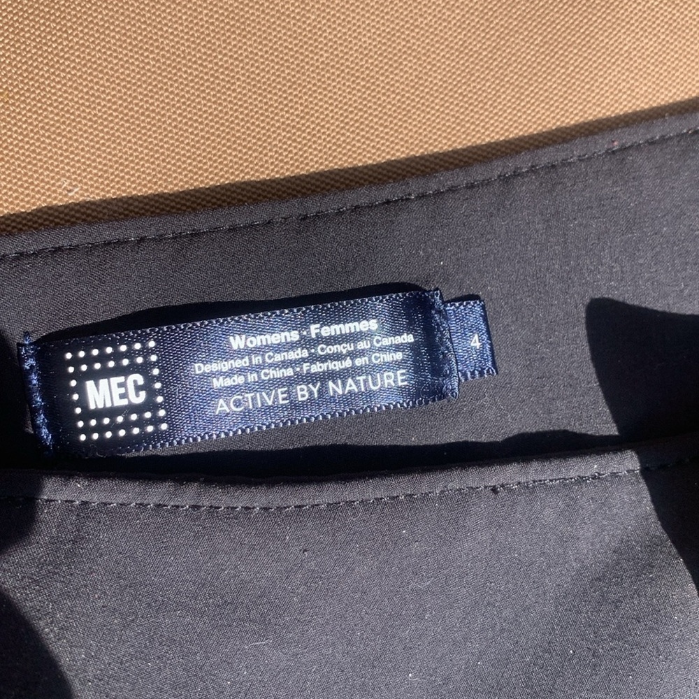 MEC Black Shell Bike Shorts - Picture 2 of 5